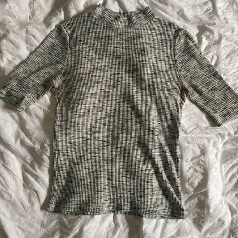 Ribbed Short Sleeve Top in Gray and Cream